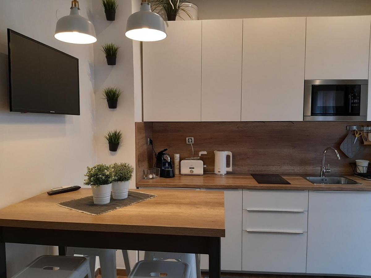 PUY Arena Design Apartments With Free Private Parking And With A Terrace מראה חיצוני תמונה