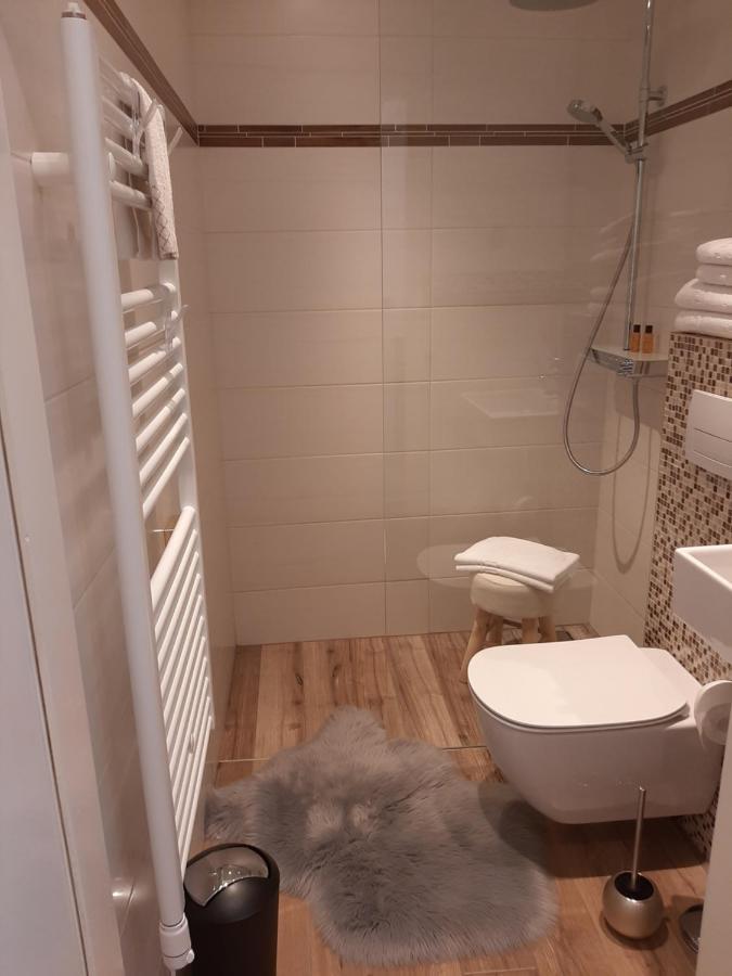 PUY Arena Design Apartments With Free Private Parking And With A Terrace מראה חיצוני תמונה