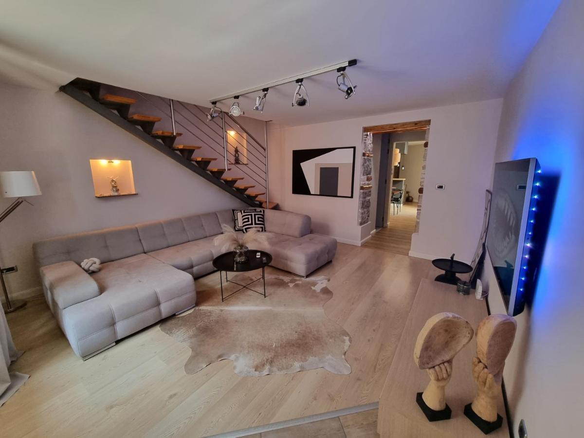 PUY Arena Design Apartments With Free Private Parking And With A Terrace מראה חיצוני תמונה