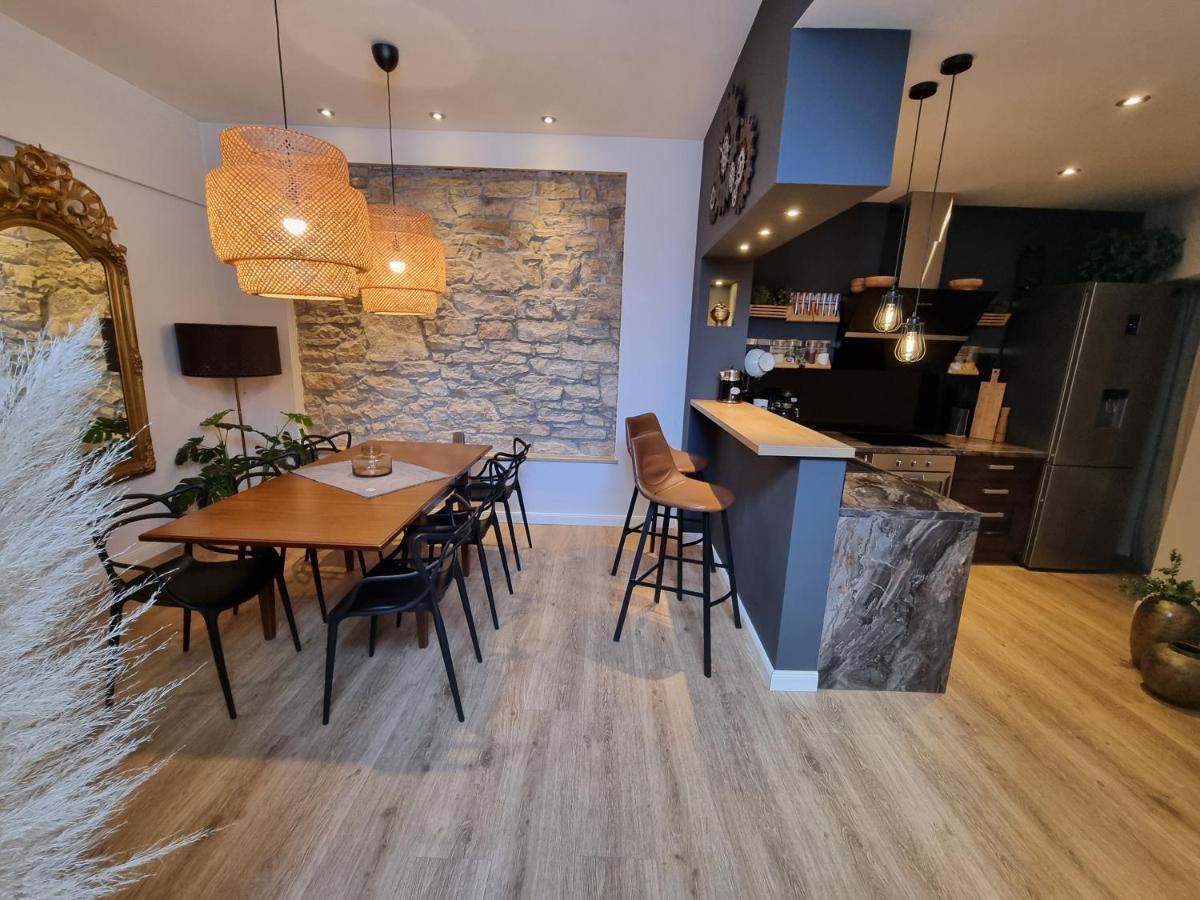 PUY Arena Design Apartments With Free Private Parking And With A Terrace מראה חיצוני תמונה
