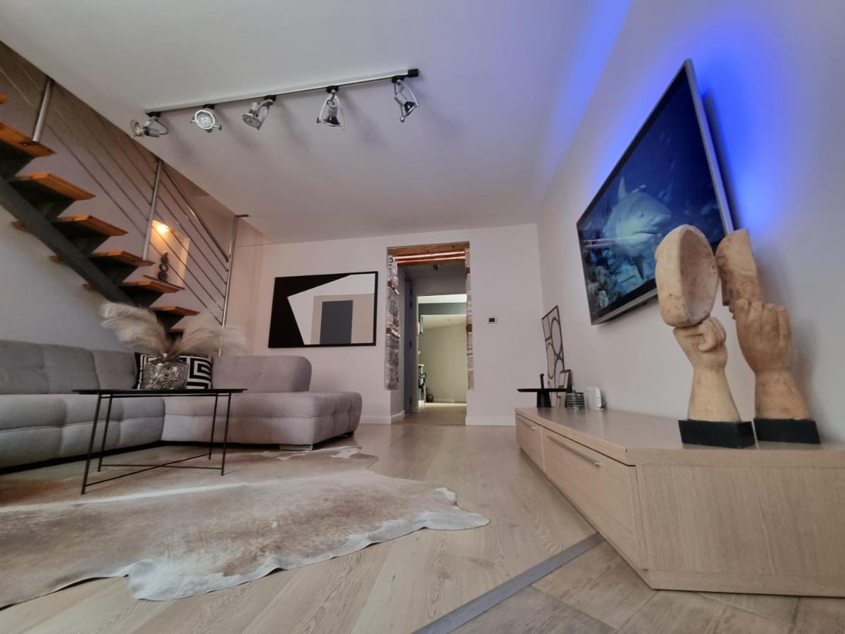 PUY Arena Design Apartments With Free Private Parking And With A Terrace מראה חיצוני תמונה