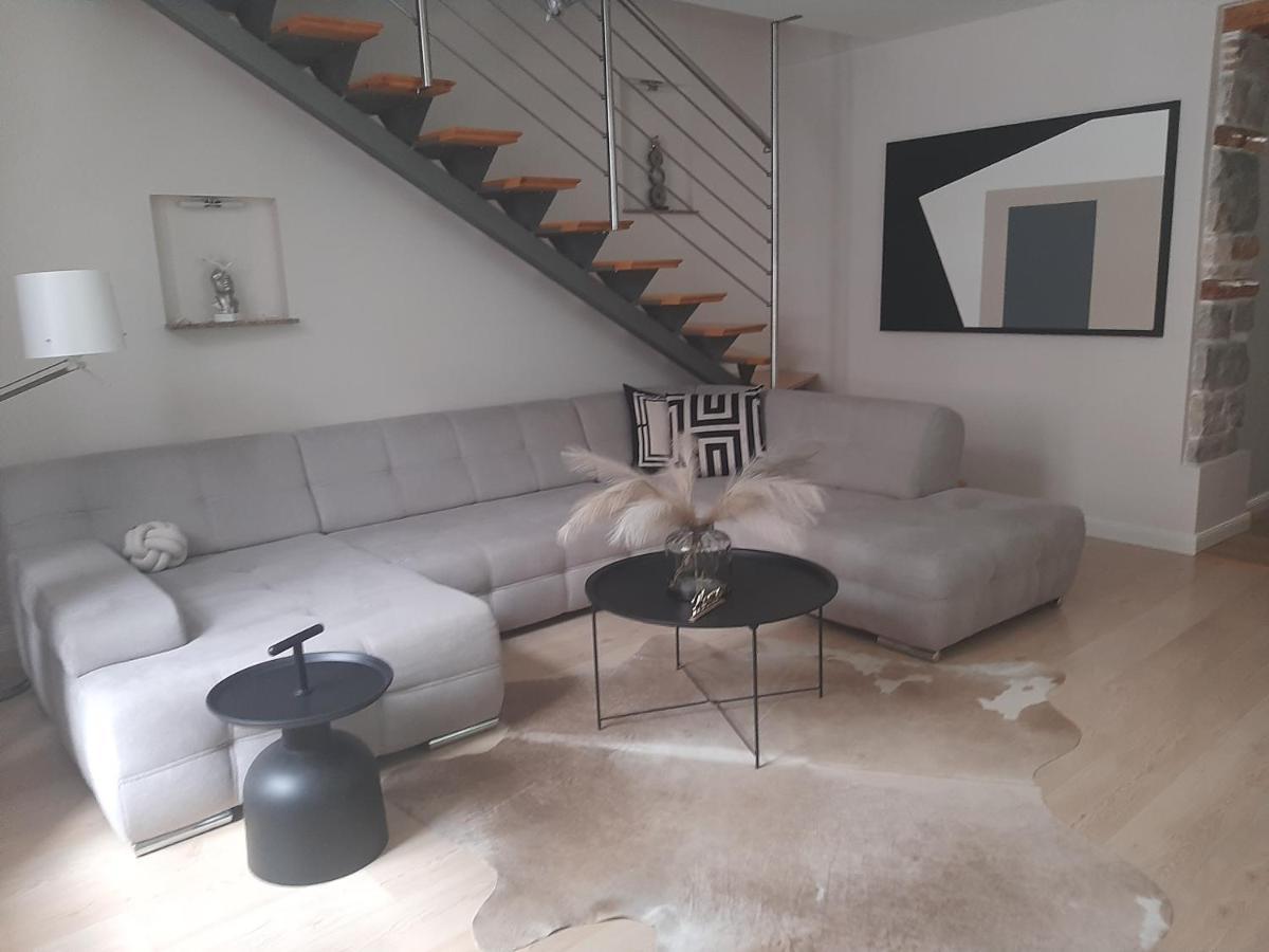 PUY Arena Design Apartments With Free Private Parking And With A Terrace מראה חיצוני תמונה