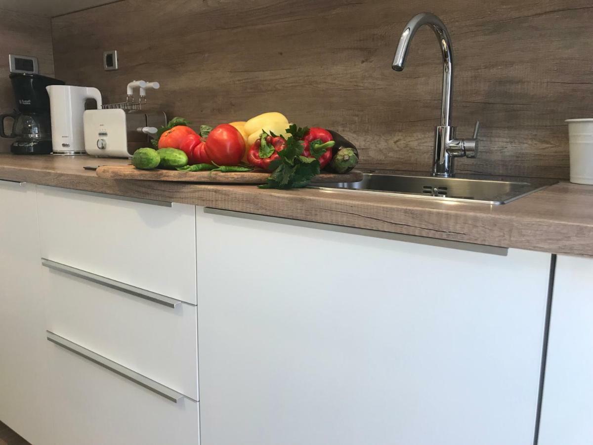 PUY Arena Design Apartments With Free Private Parking And With A Terrace מראה חיצוני תמונה