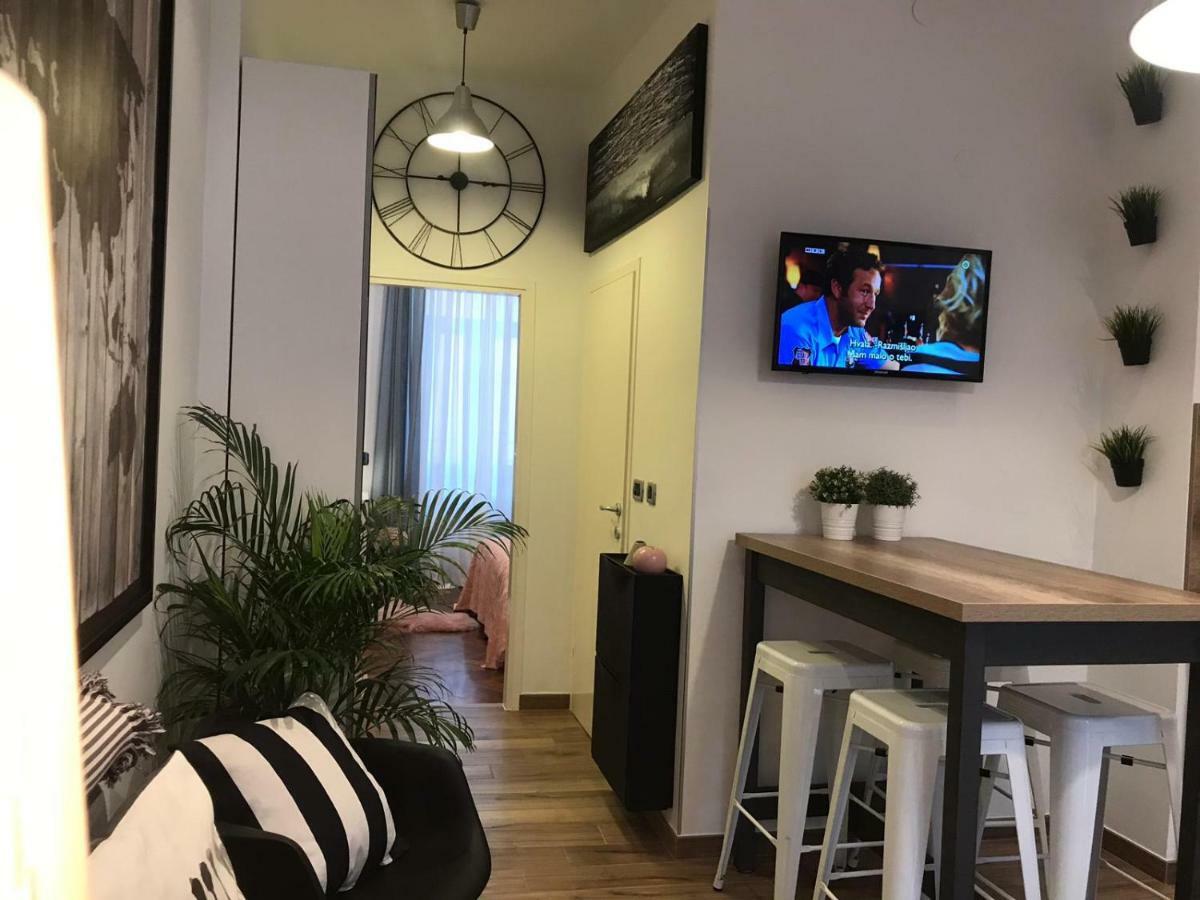 PUY Arena Design Apartments With Free Private Parking And With A Terrace מראה חיצוני תמונה
