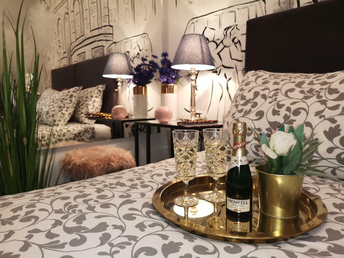 PUY Arena Design Apartments With Free Private Parking And With A Terrace מראה חיצוני תמונה